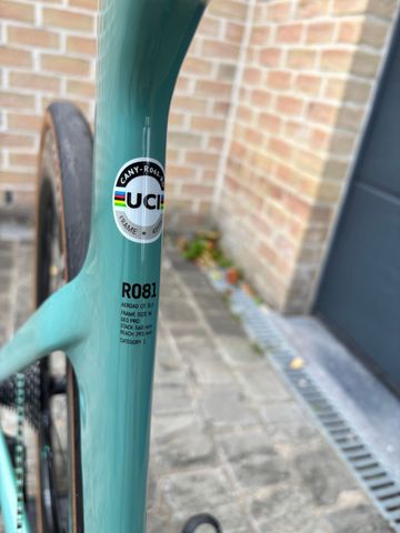 Used Canyon Aeroad CF SLX 7 eTap 2023 2023 Road & Gravel, Green — image 7 of 12