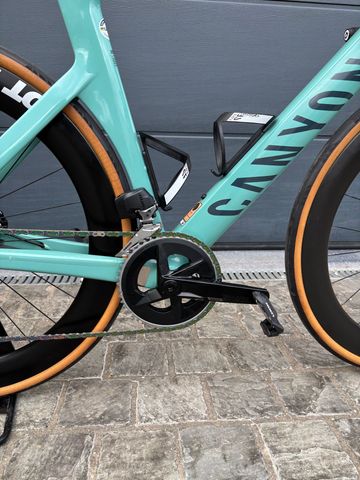 Used Canyon Aeroad CF SLX 7 eTap 2023 2023 Road & Gravel, Green — image 3 of 12