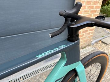 Used Canyon Aeroad CF SLX 7 eTap 2023 2023 Road & Gravel, Green — image 9 of 12
