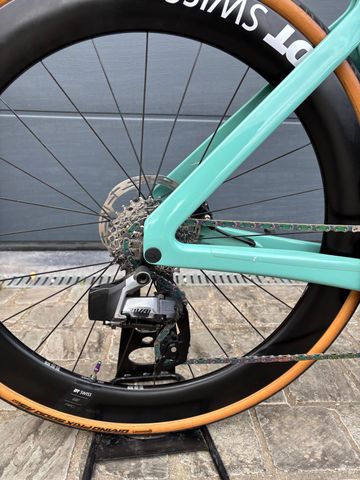 Used Canyon Aeroad CF SLX 7 eTap 2023 2023 Road & Gravel, Green — image 5 of 12