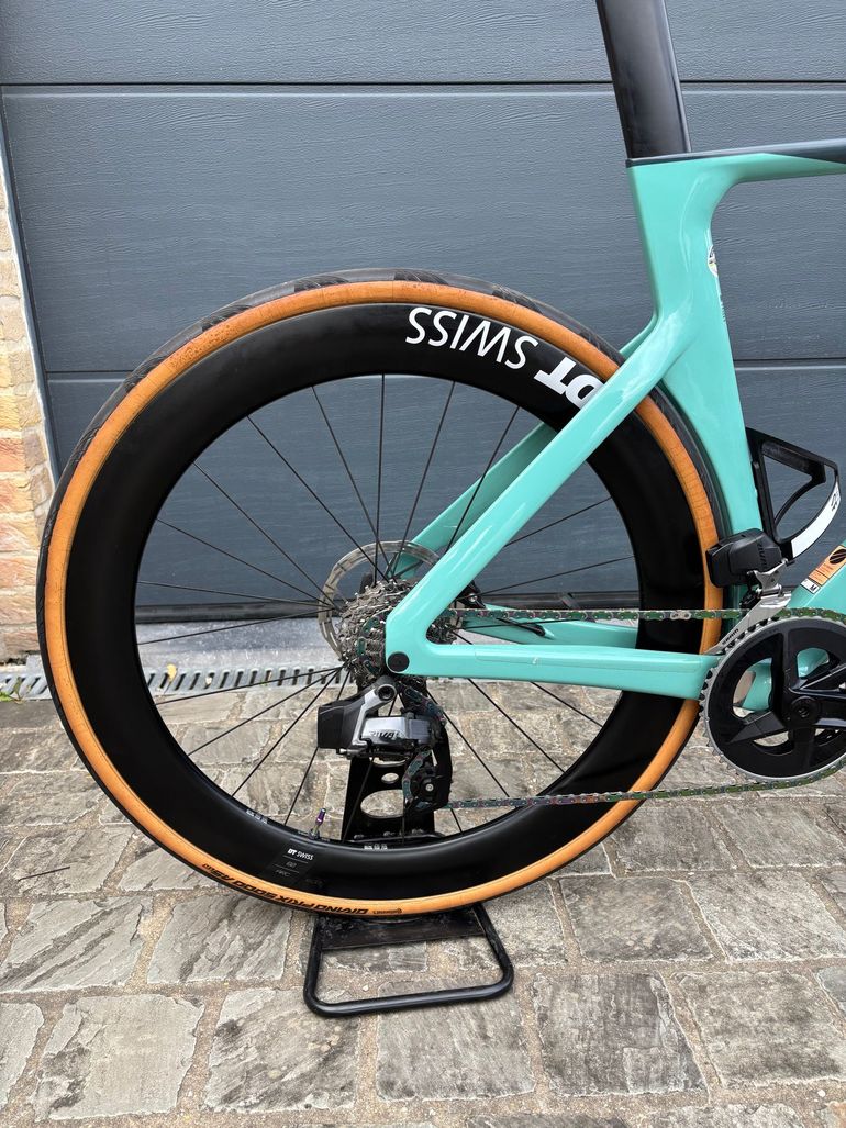 Used Canyon Aeroad CF SLX 7 eTap 2023 2023 Road & Gravel, Green — image 4 of 12