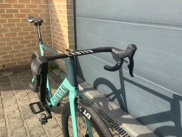 Used Canyon Aeroad CF SLX 7 eTap 2023 2023 Road & Gravel, Green — image 9 of 12
