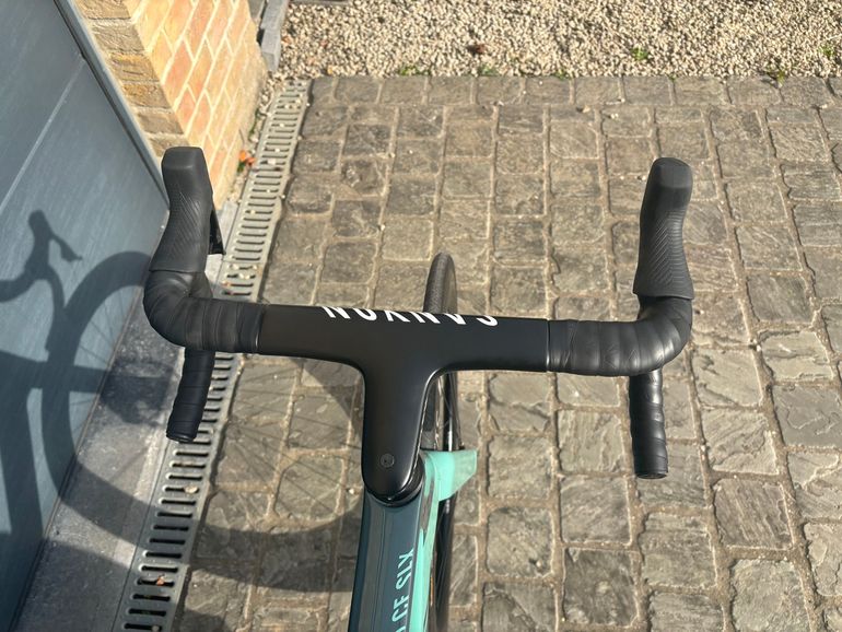 Used Canyon Aeroad CF SLX 7 eTap 2023 2023 Road & Gravel, Green — image 7 of 12