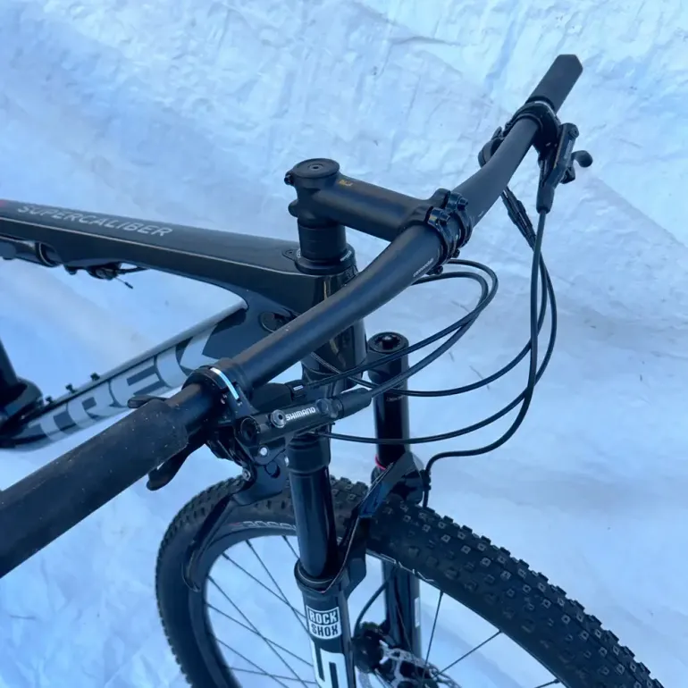 Used Trek Supercaliber Shimano Deore XT 2023 Mountainbike, Black — image 9 of 22