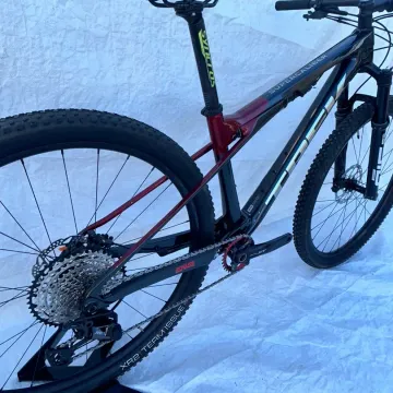 Used Trek Supercaliber Shimano Deore XT 2023 Mountainbike, Black — image 7 of 22