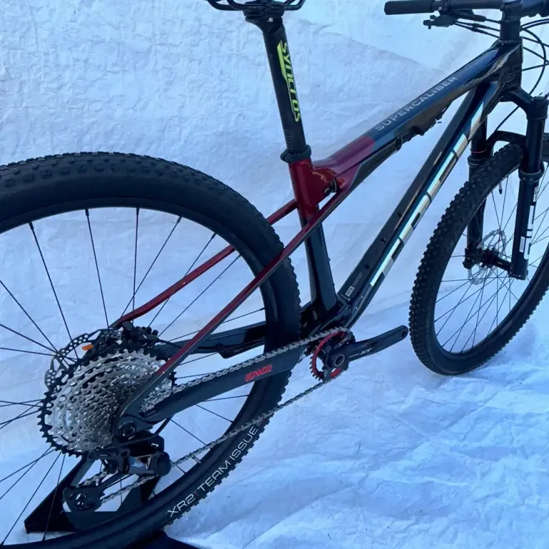 Used Trek Supercaliber Shimano Deore XT 2023 Mountainbike, Black — image 7 of 22