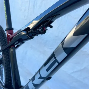 Used Trek Supercaliber Shimano Deore XT 2023 Mountainbike, Black — image 12 of 22