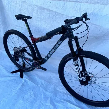Used Trek Supercaliber Shimano Deore XT 2023 Mountainbike, Black — image 5 of 22
