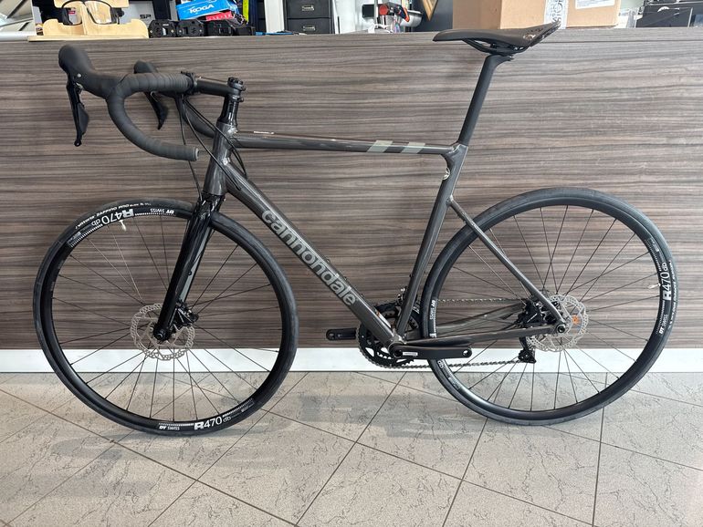 Used Cannondale CAAD13 Disc 105 2024 2024 Road & Gravel, Light Gray — image 2 of 3