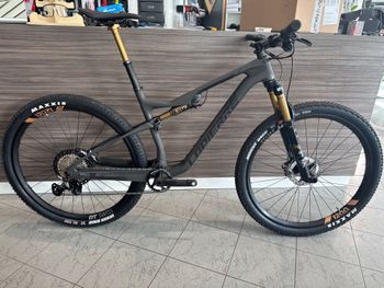 Used Lapierre XRM 10.9 2024 2024 Mountainbike, Black, 29 — image 2 of 3