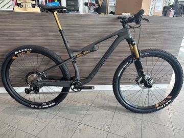 Used Lapierre XRM 10.9 2024 2024 Mountainbike, Black, 29 — image 2 of 3