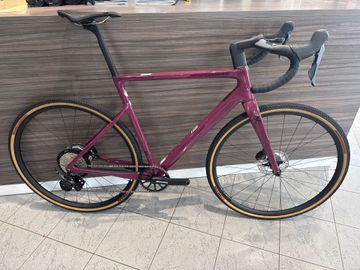 Used Cannondale SUPERSIX EVOSE 2025 Road & Gravel, Red — image 1 of 3