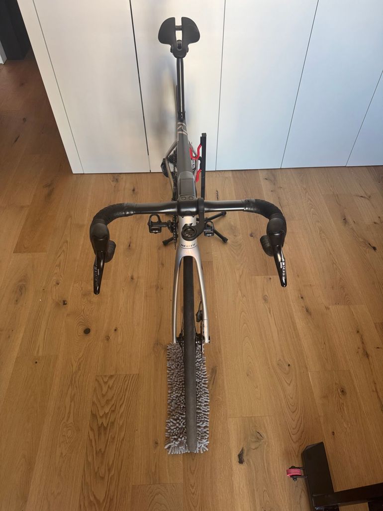 Used Scott Addict RC 10 2022 2022 Road & Gravel, Light Gray — image 4 of 5