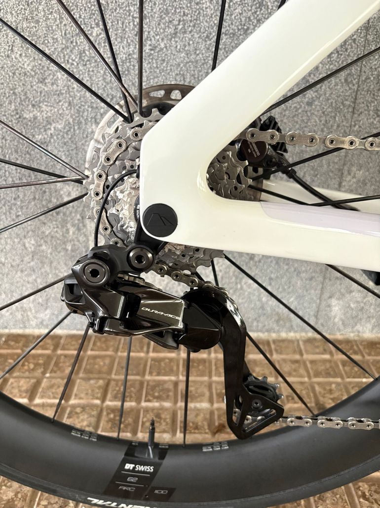 Used Canyon Aeroad CFR Disc Di2 2023 2023 Road & Gravel, White — image 9 of 11