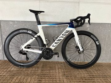 Used Canyon Aeroad CFR Disc Di2 2023 2023 Road & Gravel, White — image 1 of 11