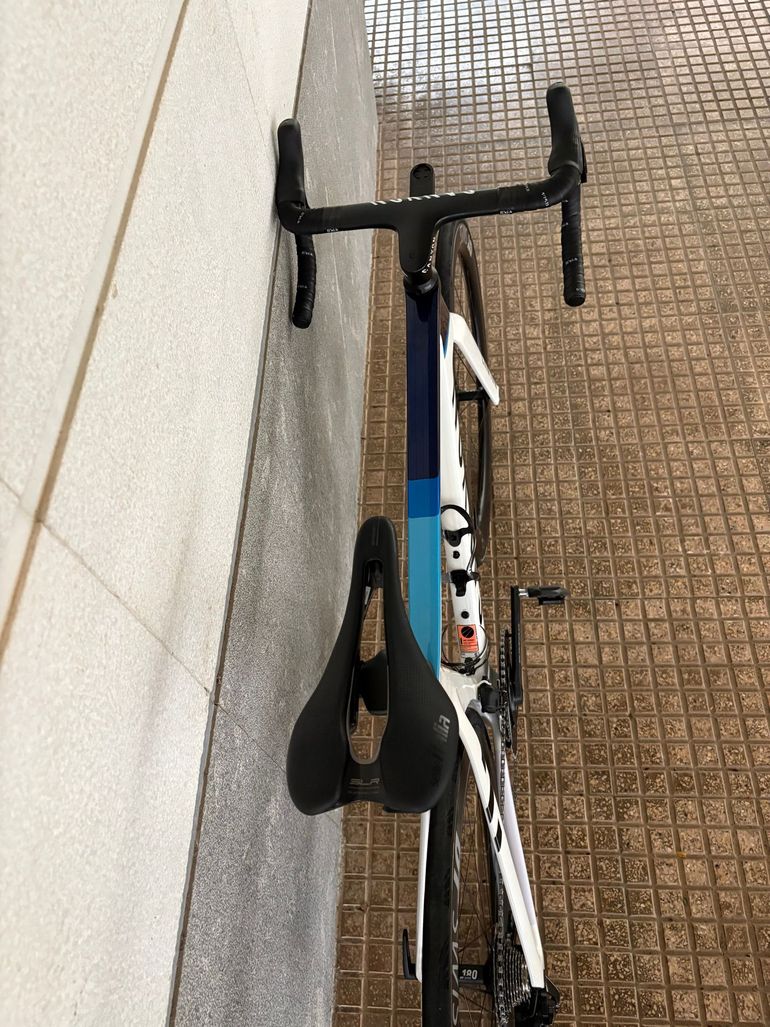 Used Canyon Aeroad CFR Disc Di2 2023 2023 Road & Gravel, White — image 5 of 11