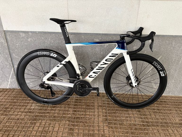 Used Canyon Aeroad CFR Disc Di2 2023 2023 Road & Gravel, White — image 11 of 11
