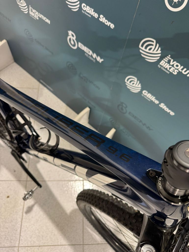 Used Trek Procaliber 9.6 2023 2023 Mountainbike, Blue, 29 — image 7 of 14