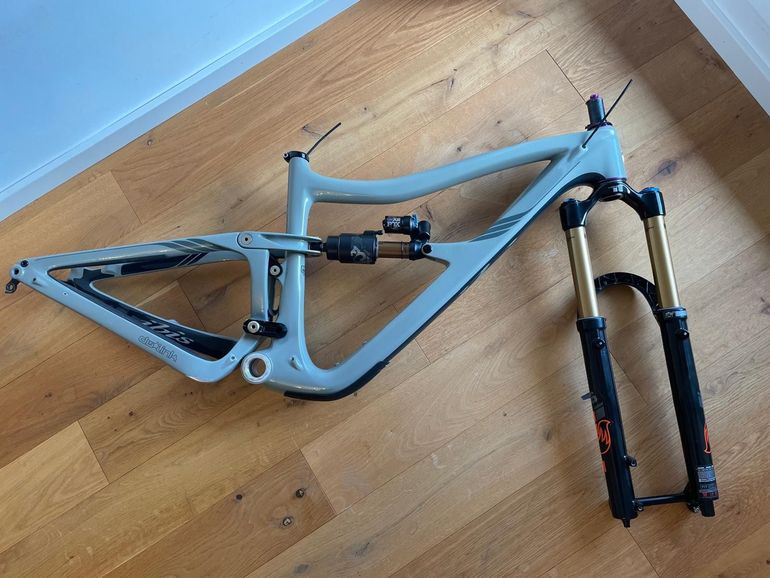 Used Ibis Ripmo V2 2022 Mountainbike, Light Gray — image 6 of 10