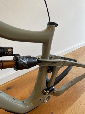 Used Ibis Ripmo V2 2022 Mountainbike, Light Gray — image 3 of 10