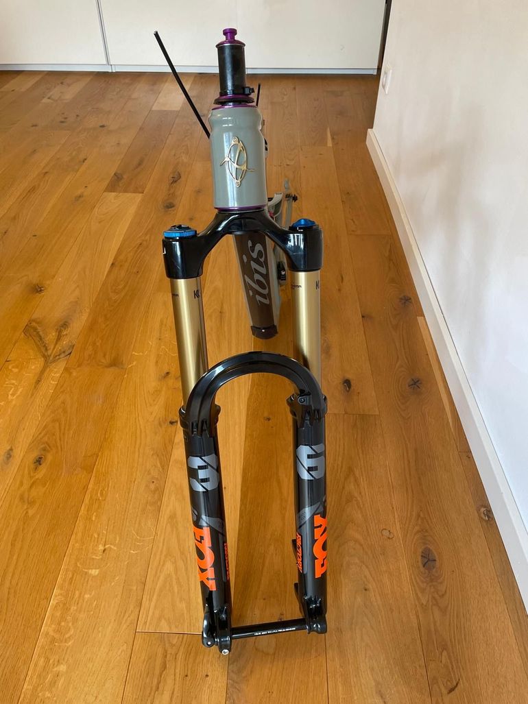 Used Ibis Ripmo V2 2022 Mountainbike, Light Gray — image 10 of 10