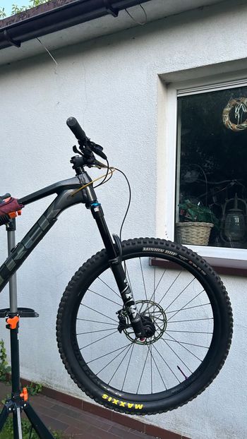 Used Trek Slash 8 2022 2022 Mountainbike, Black, 29 — image 4 of 6
