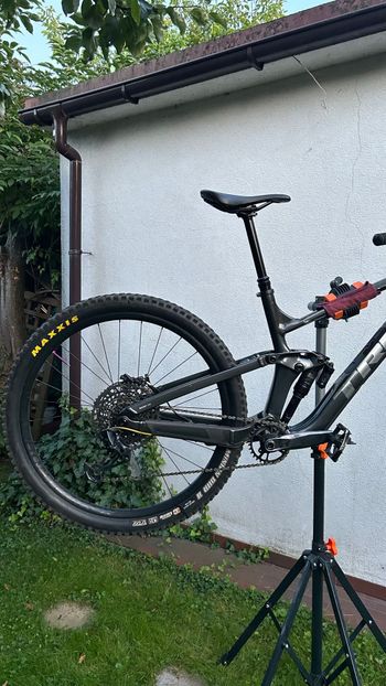 Used Trek Slash 8 2022 2022 Mountainbike, Black, 29 — image 3 of 6