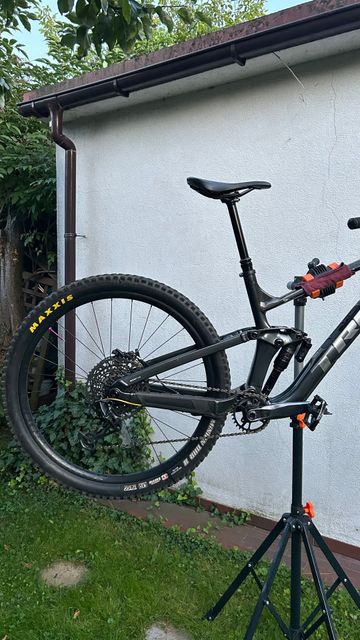 Used Trek Slash 8 2022 2022 Mountainbike, Black, 29 — image 3 of 6