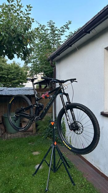 Used Trek Slash 8 2022 2022 Mountainbike, Black, 29 — image 2 of 6