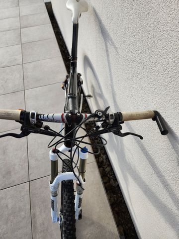 Used Scott Genius 10 2010 2010 Mountainbike, Black — image 2 of 8