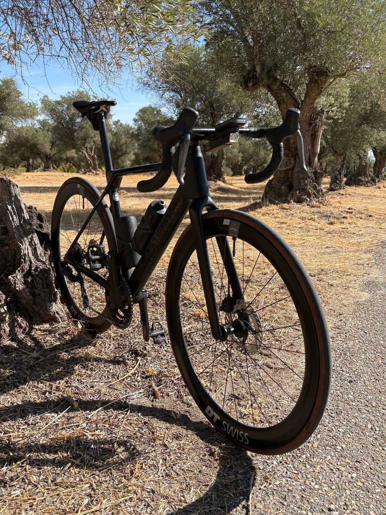 Used Canyon Ultimate CF SLX 8 Di2 2023 2023 Road & Gravel, Black — image 5 of 9