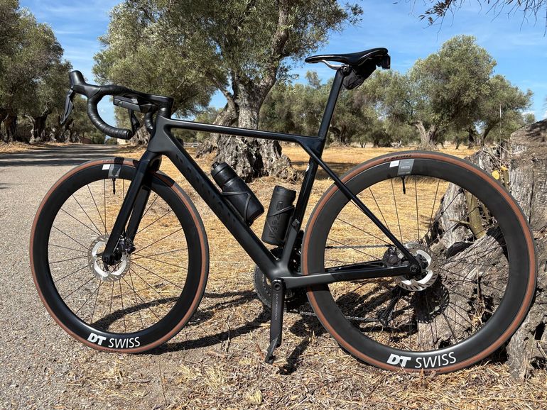 Used Canyon Ultimate CF SLX 8 Di2 2023 2023 Road & Gravel, Black — image 2 of 9