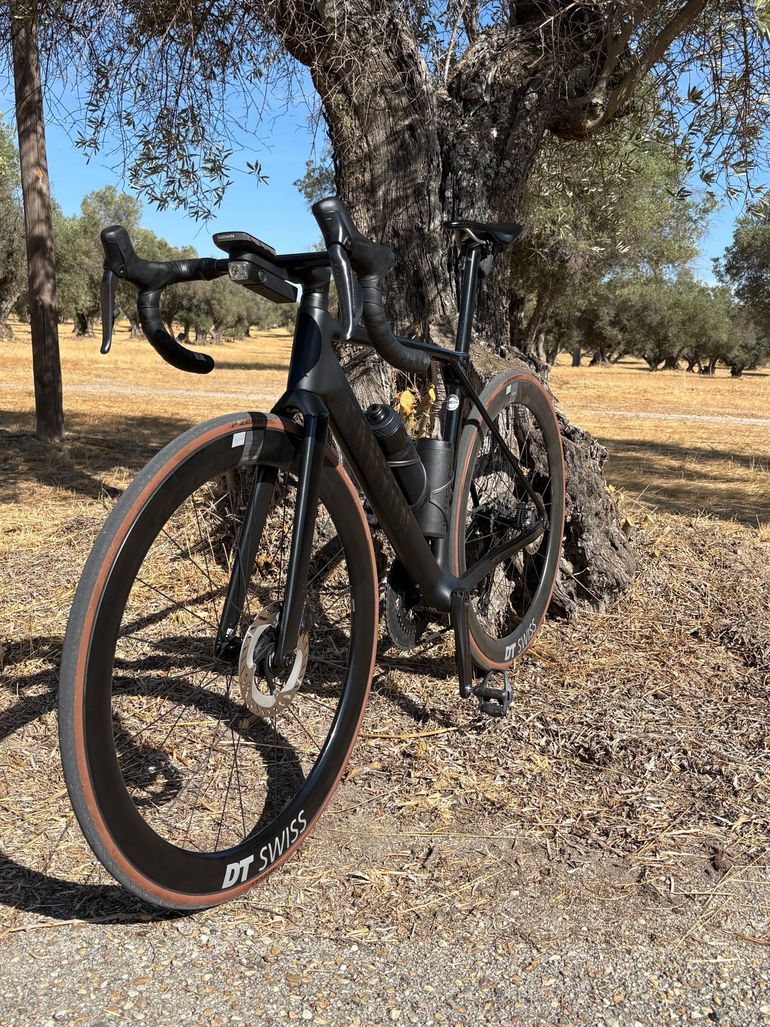Used Canyon Ultimate CF SLX 8 Di2 2023 2023 Road & Gravel, Black — image 4 of 9