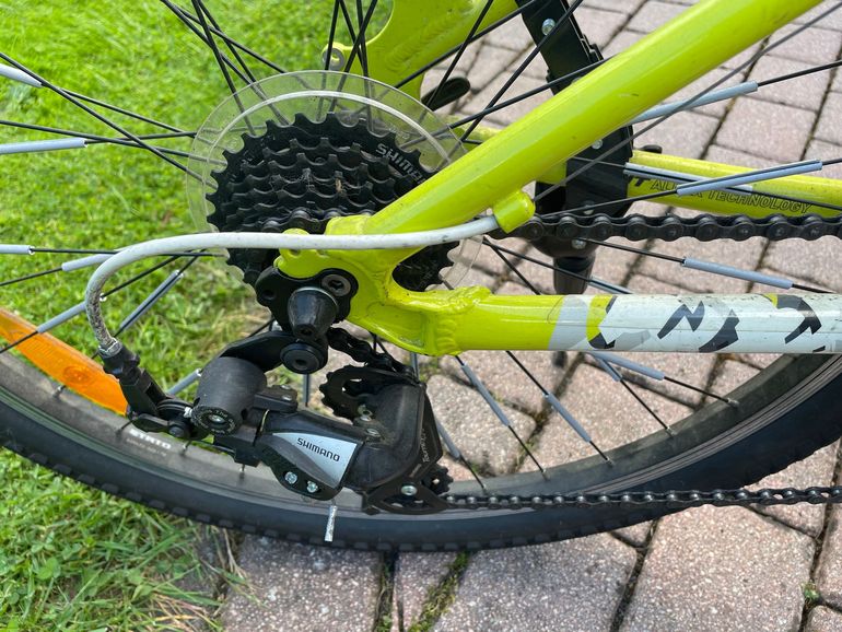 Used Giant Revel 4 2013 2013 Mountainbike, Green, 26 — image 3 of 6