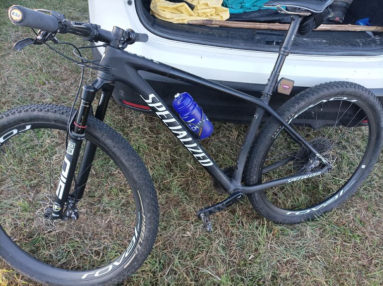 Used Specialized Epic Hardtail Expert 2023 2023 Mountainbike, Light Gray, 29 — image 2 of 4
