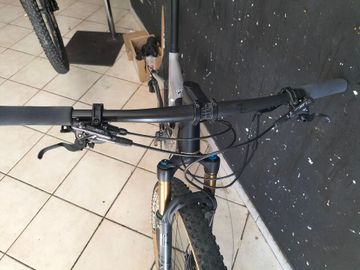 Used Orbea OIZ M-PRO 2023 2023 Mountainbike, Light Gray, 29 — image 3 of 3