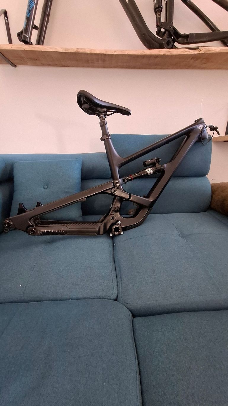 Used YT Industries Capra CORE 3 Carbon 2023 Mountainbike, Black — image 2 of 7