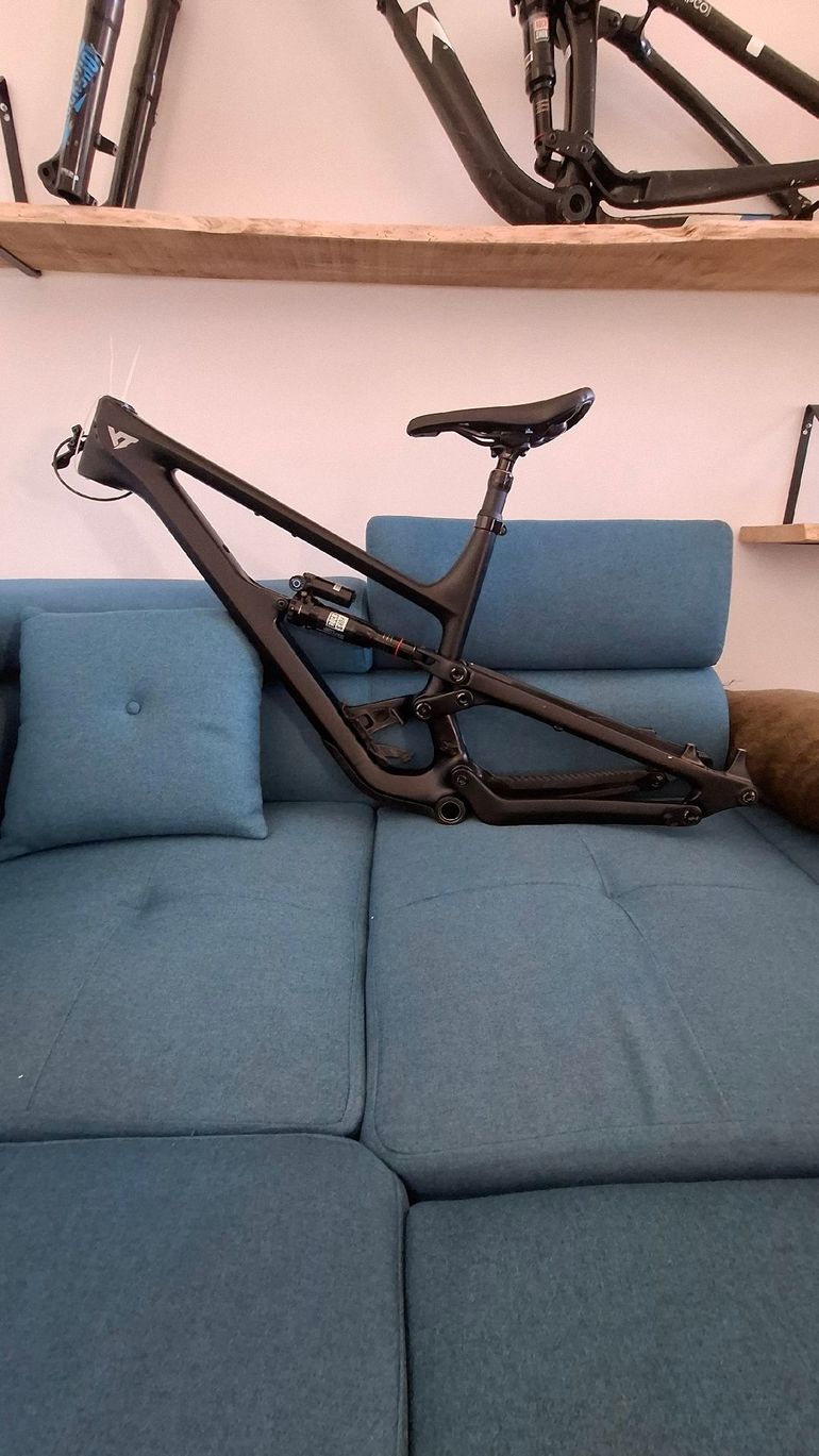 Used YT Industries Capra CORE 3 Carbon 2023 Mountainbike, Black — image 3 of 7