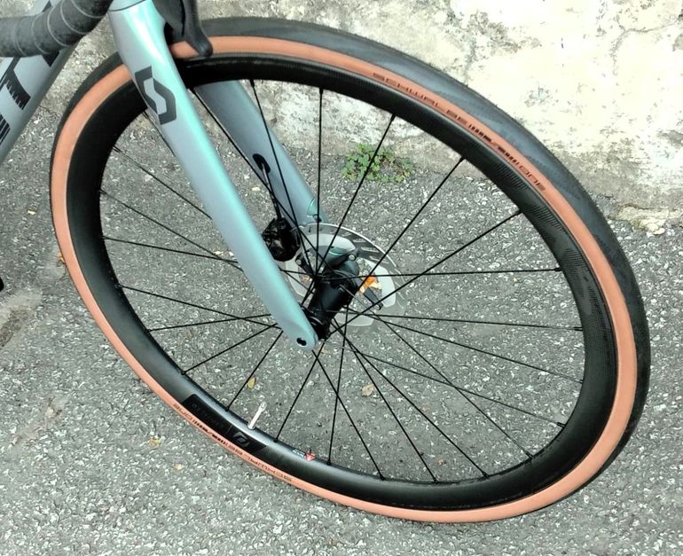 Used Scott Addict RC 15 2023 2023 Road & Gravel, Light Gray — image 5 of 6