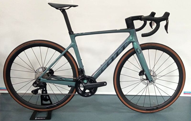 Used Scott Addict RC 15 2023 2023 Road & Gravel