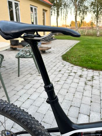 Used Canyon Lux CF 8 2021 2021 Mountainbike, Black, 29 — image 7 of 7