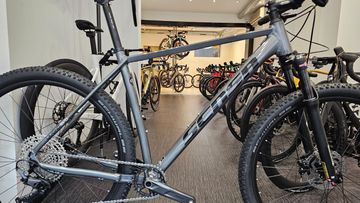 Used Sensa Livigno Evo Comp 2024 2024 Mountainbike, Light Gray, 29 — image 16 of 17