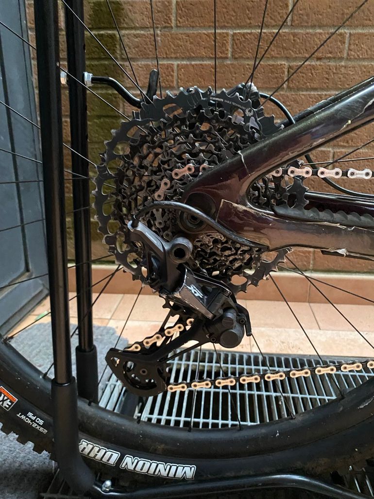 Used Giant Reign Shimano Deore XT 2021 Mountainbike, Black — image 4 of 11
