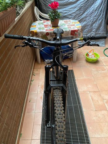 Used Giant Reign Shimano Deore XT 2021 Mountainbike, Black — image 3 of 11