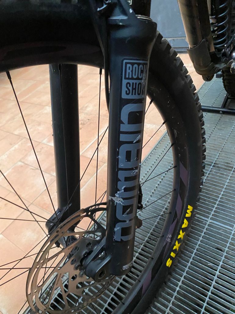 Used Giant Reign Shimano Deore XT 2021 Mountainbike, Black — image 8 of 11