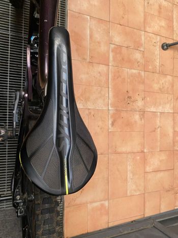 Used Giant Reign Shimano Deore XT 2021 Mountainbike, Black — image 9 of 11