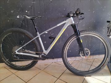 Used Orbea ALMA M50 2023 2023 Mountainbike, Light Gray, 29 — image 1 of 3