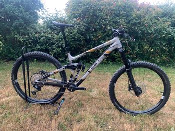 Used Raaw Madonna 2.2 2023 MTB