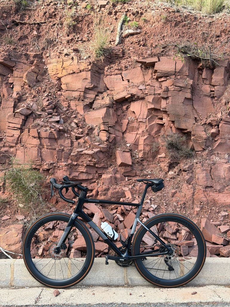 Cannondale SuperSix EVO Carbon Disc 105 2022 2022 Road & Gravel d'occasion — image 1 sur 4