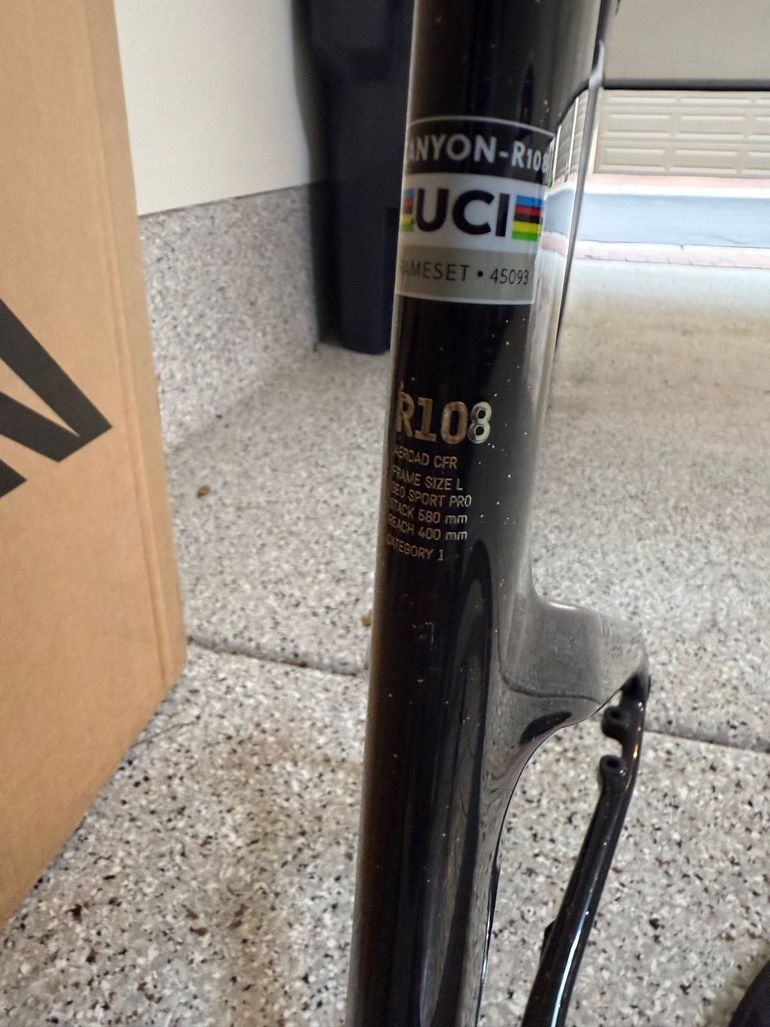 Used Canyon Aeroad CFR Di2 2025 Frameset 2025 Road & Gravel, Black — image 5 of 8